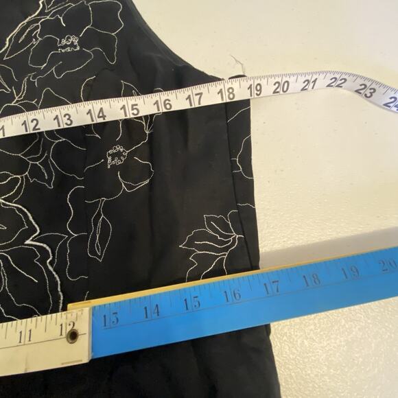 Ann Taylor SheathDress 14 BlackFloral Embroidery Linen Sleeveless Career Classic - Picture 2 of 8